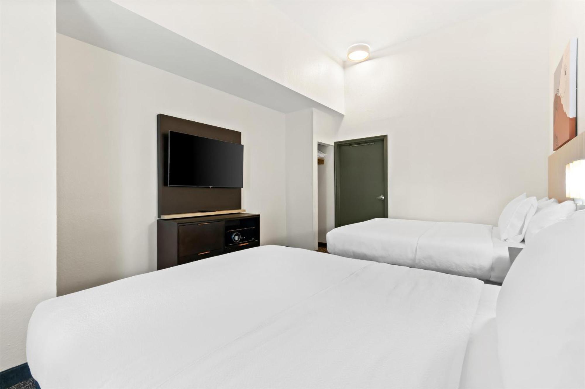 Spark By Hilton Panama